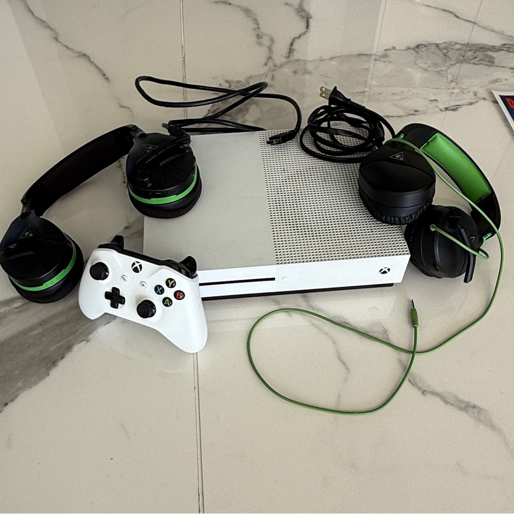 Xbox One S Bundle – Console + Controller + 2 Turtle Beach Headsets
